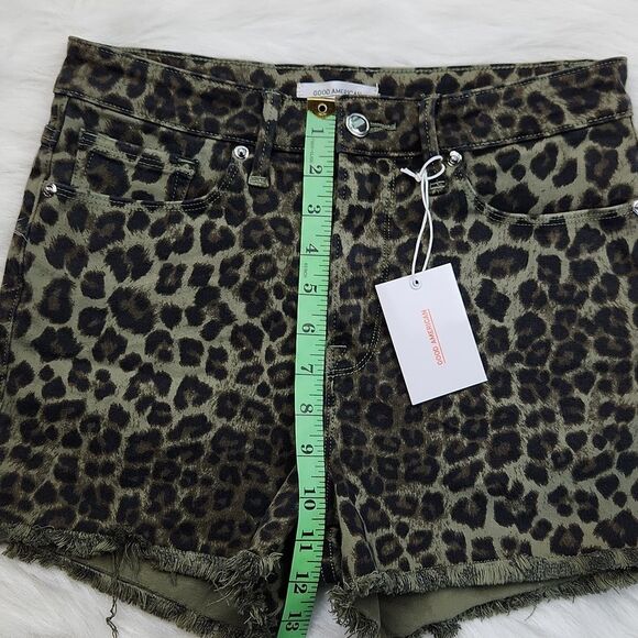 Good American NWT Sage Olive Green Leopard Print cut off jean shorts Size 6 / 28 - Picture 5 of 9